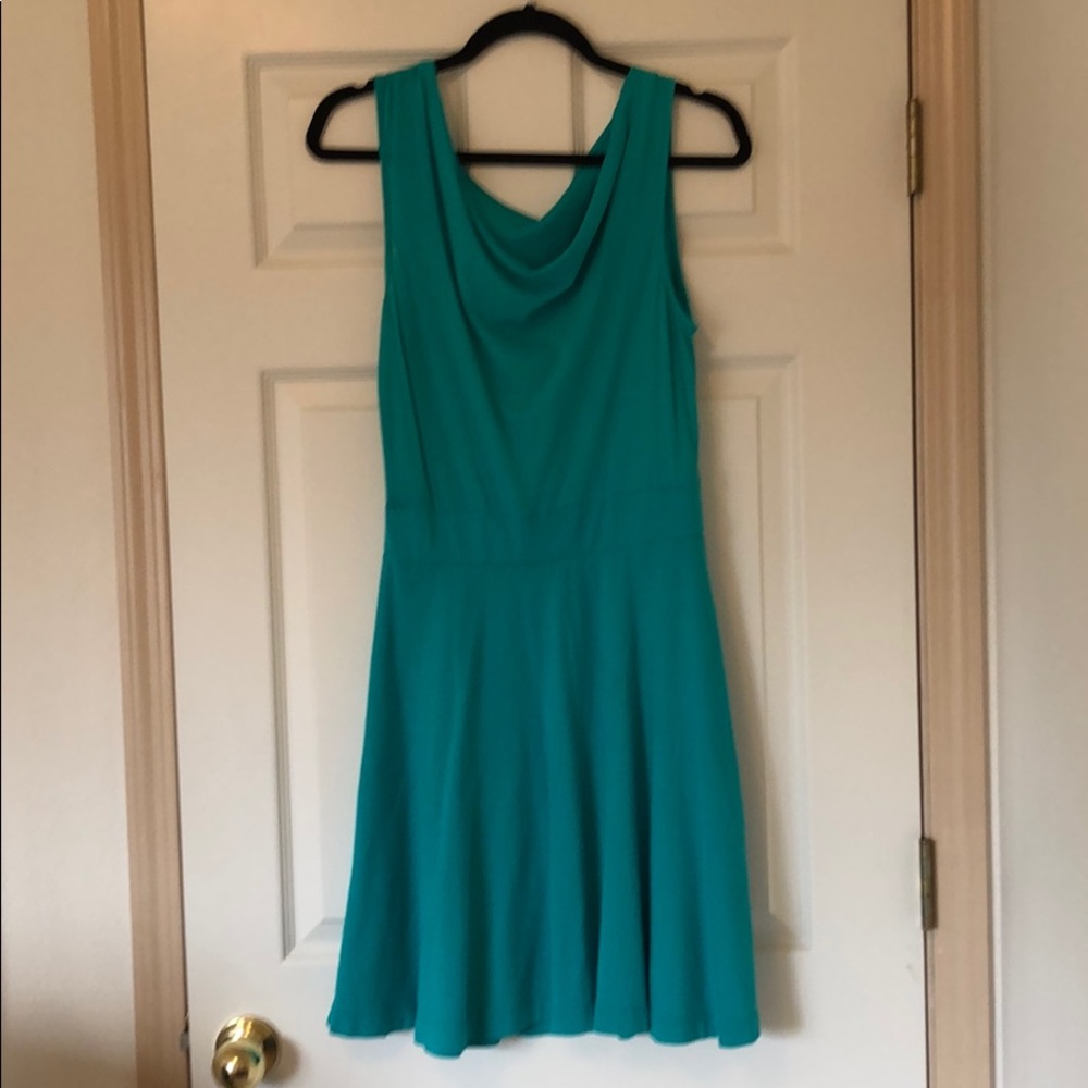 Casual spring/summer dress. Very flattering!